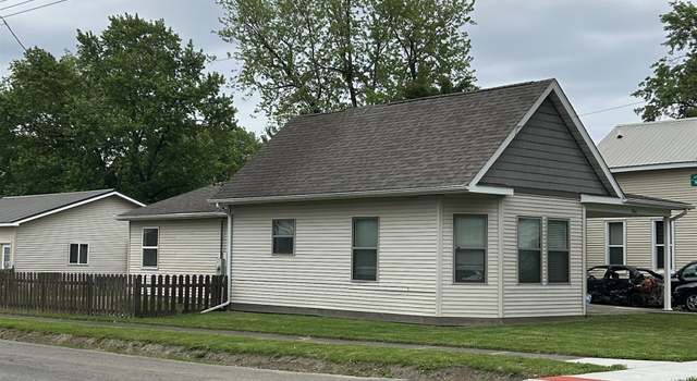 Photo of 901 E Oak St, Taylorville, IL 62568