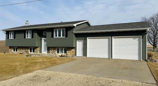 Photo of 661 Sunset Dr, Miles, IA 52064