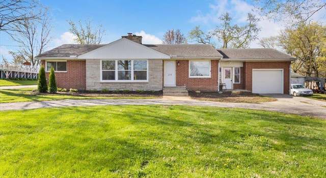 Photo of 219 E Parkside Dr, Washburn, IL 61570