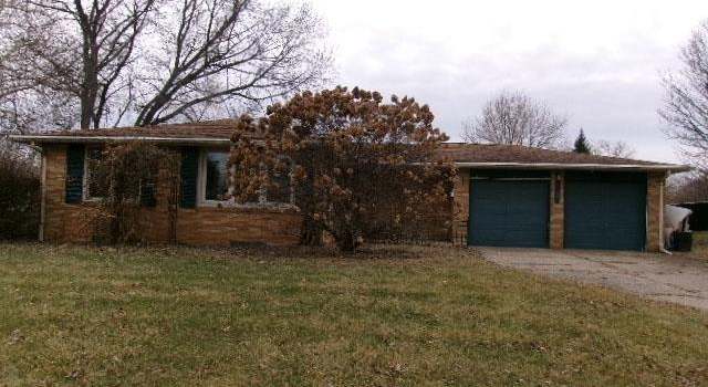 Photo of 2216 Crestview Dr, Pekin, IL 61554
