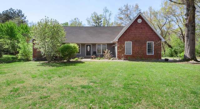 Photo of 409 Arbor Dr, Carterville, IL 62918