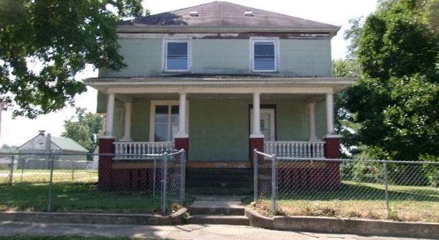 Photo of 100 W Main St, Ellisville, IL 61431