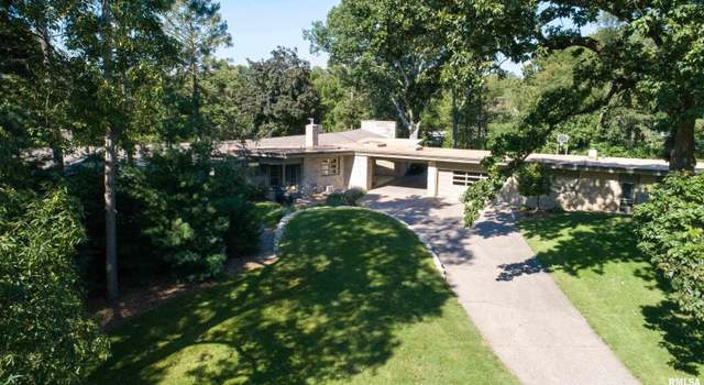 Photo of 1040 Crescent Dr, Clinton, IA 52732