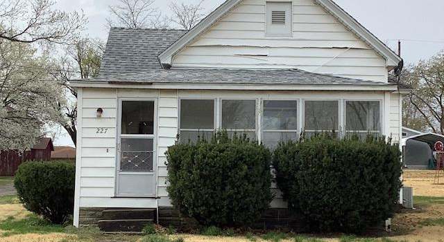 Photo of 227 N Marion St, Meredosia, IL 62665