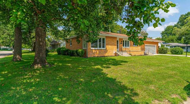 Photo of 8 Tulip Dr, Lincoln, IL 62656