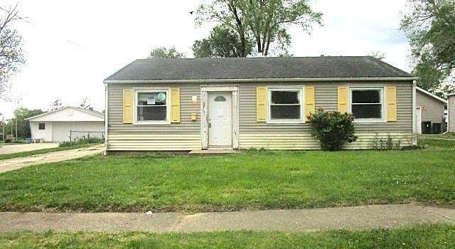 Photo of 308 Saint Clair Dr, Marquette Heights, IL 61554