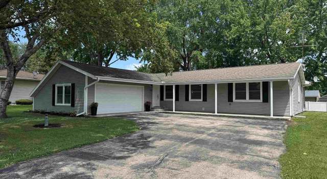 Photo of 713 Pleasant Dr, Knoxville, IL 61448