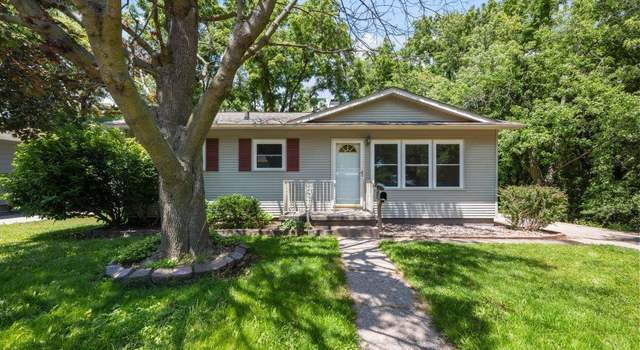 Photo of 3040 Oak Street Court, Bettendorf, IA 52722