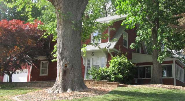Photo of 204 Greenwood Ave, Bettendorf, IA 52722