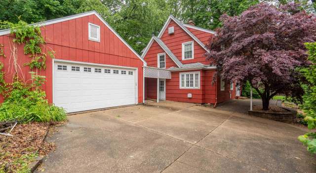 Photo of 204 Greenwood Ave, Bettendorf, IA 52722