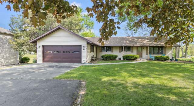 Photo of 64 N Shore Dr, Petersburg, IL 62675
