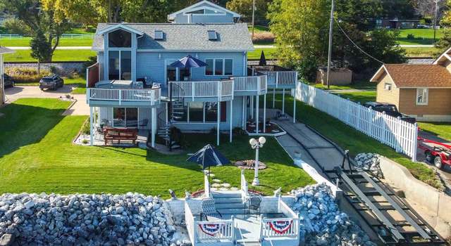 Photo of 22867 Great River Rd, Le Claire, IA 52753