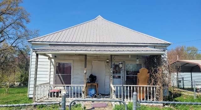 Photo of 2503 Upchurch St, Eldorado, IL 62930