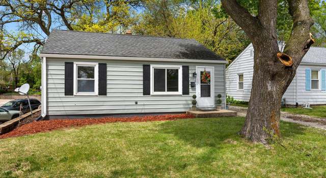 Photo of 211 E Lake Ave, Peoria, IL 61614