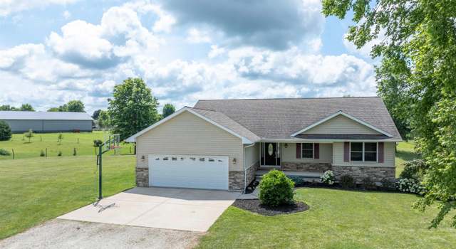 Photo of 808 Swedenberg Rd, Knoxville, IL 61448