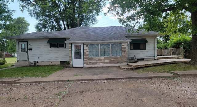 Photo of 816 S Main St, Lewistown, IL 61542