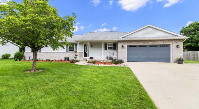 Photo of 3785 Oakwood Cir, Taylorville, IL 62568