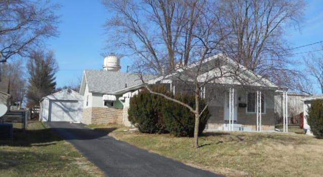 Photo of 777 E Vernon St, Farmington, IL 61531