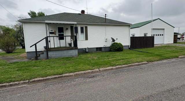 Photo of 402 Lawrence St, Benton, IL 62812