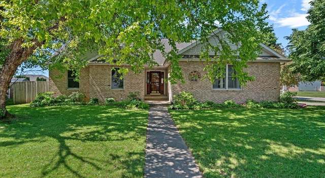 Photo of 308 Linden Ln, Williamsville, IL 62693