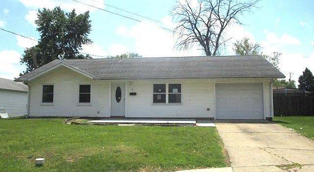 Photo of 3 Pioneer Ct, Pekin, IL 61554