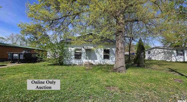 Photo of 609 N Locust St, Sesser, IL 62884