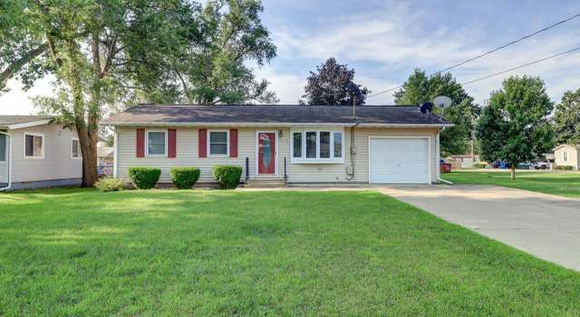 Photo of 1615 8th St, Camanche, IA 52730