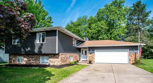 Photo of 324 Pinecrest Dr, Germantown Hills, IL 61548