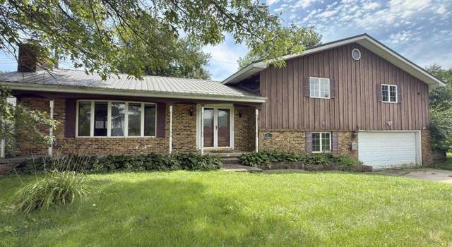 Photo of 413 Hillcrest Dr, Washburn, IL 61520