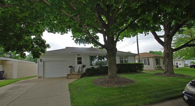 Photo of 4 Alexander Ln, Bartonville, IL 61607