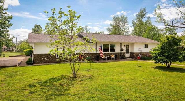 Photo of 207 W 13th St, Johnston City, IL 62951
