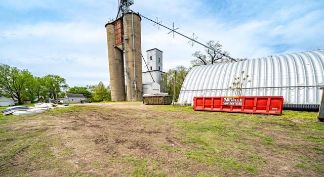 Photo of 300 N Broadway St, Manito, IL 61546