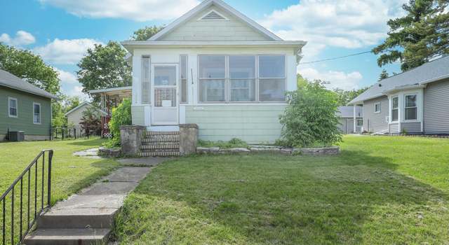 Photo of 1036 30th St, Rock Island, IL 61201