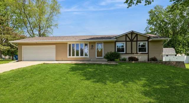 Photo of 2212 Hartsmill Rd, Clinton, IA 52732