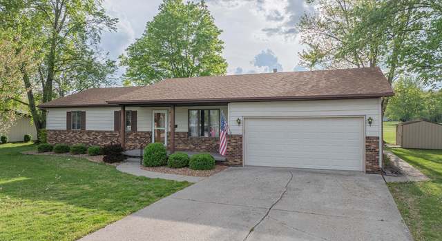 Photo of 8 Mitchell Dr, Wayne City, IL 62895