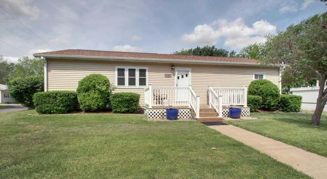Photo of 130 S State St, Mendon, IL 62351