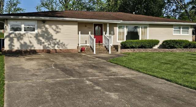 Photo of 701 Stinson Dr, Mt Vernon, IL 62864