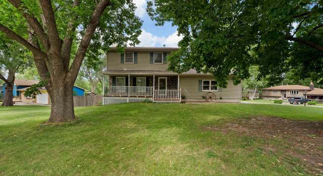 Photo of 112 Park Lane Cir, Eldridge, IA 52748