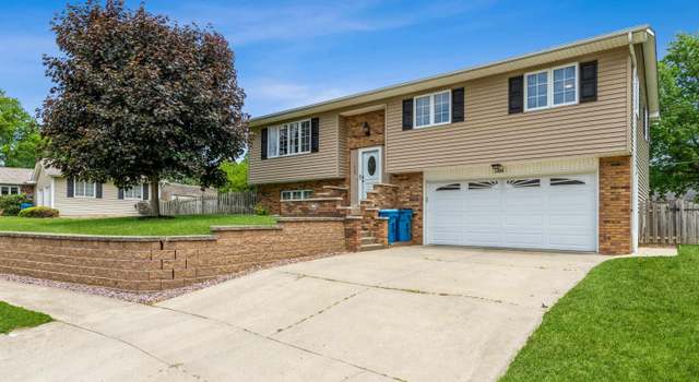 Photo of 1408 Royal Oak Ct, De Witt, IA 52742