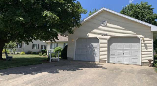 Photo of 1208 Sherwood Eddy Dr, Jacksonville, IL 62650