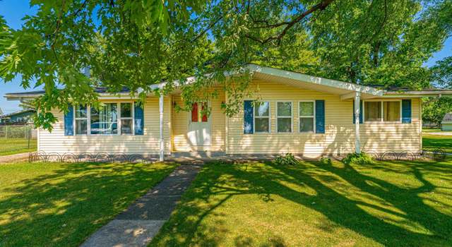 Photo of 913 N Flora Dr, Mount Pulaski, IL 62548