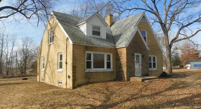 Photo of 105 N Olin St, Altona, IL 61414