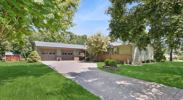 Photo of 1 Pine Ridge Ln, Geneseo, IL 61254