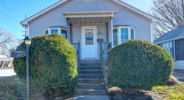 Photo of 1002 W Poplar St, Taylorville, IL 62568