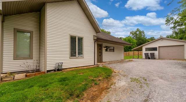 Photo of 611 E Grand Ave, Carterville, IL 62918