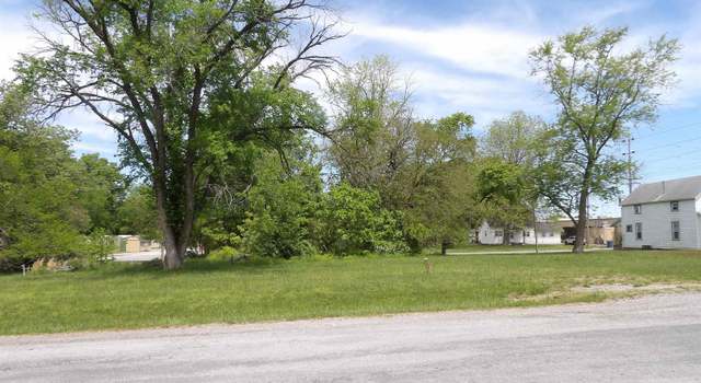 Photo of 1100 W Washington St, Benton, IL 62812-0000