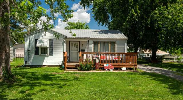 Photo of 1013 Kirkpatrick St, Benton, IL 62812