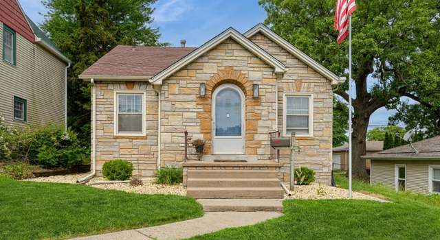 Photo of 2220 Warren St, Davenport, IA 52804