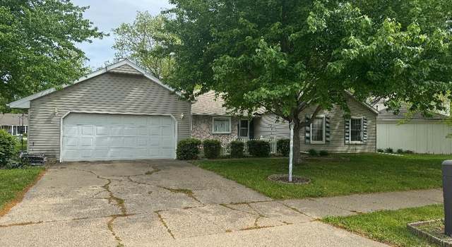 Photo of 1635 W Country Oaks Ct, Dunlap, IL 61525