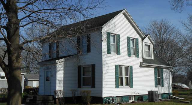 Photo of 401 E Wood St, Avon, IL 61415